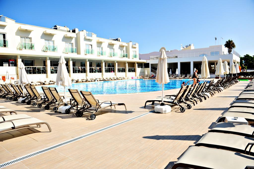 Dream Family Club Hotel Side Exterior photo