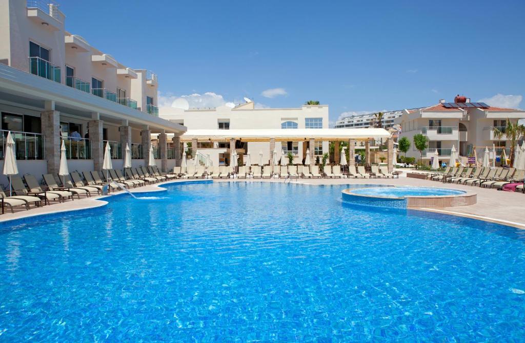 Dream Family Club Hotel Side Exterior photo