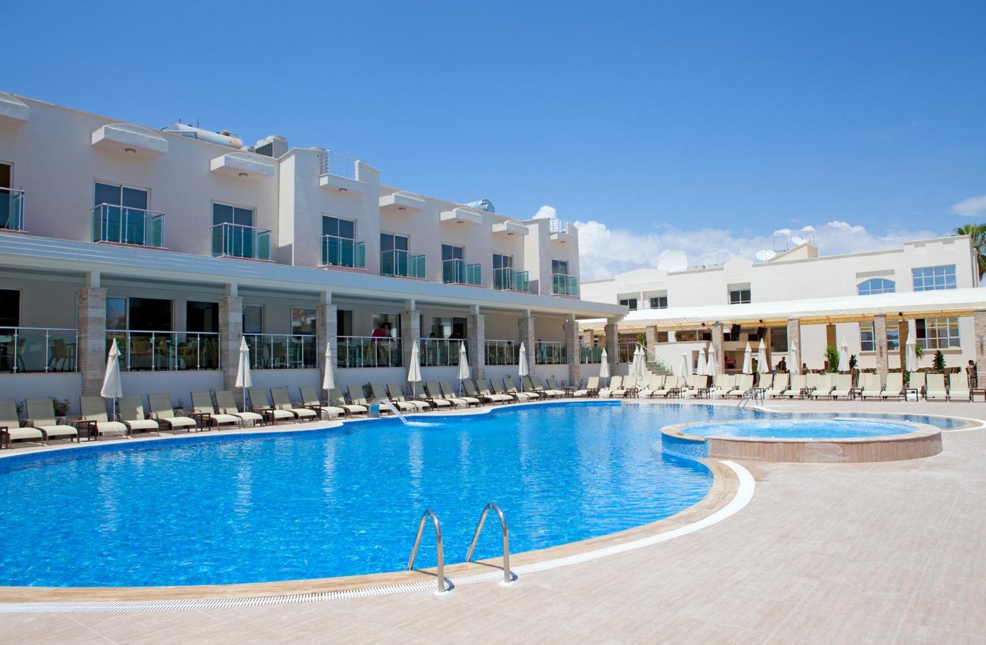 Dream Family Club Hotel Side Exterior photo