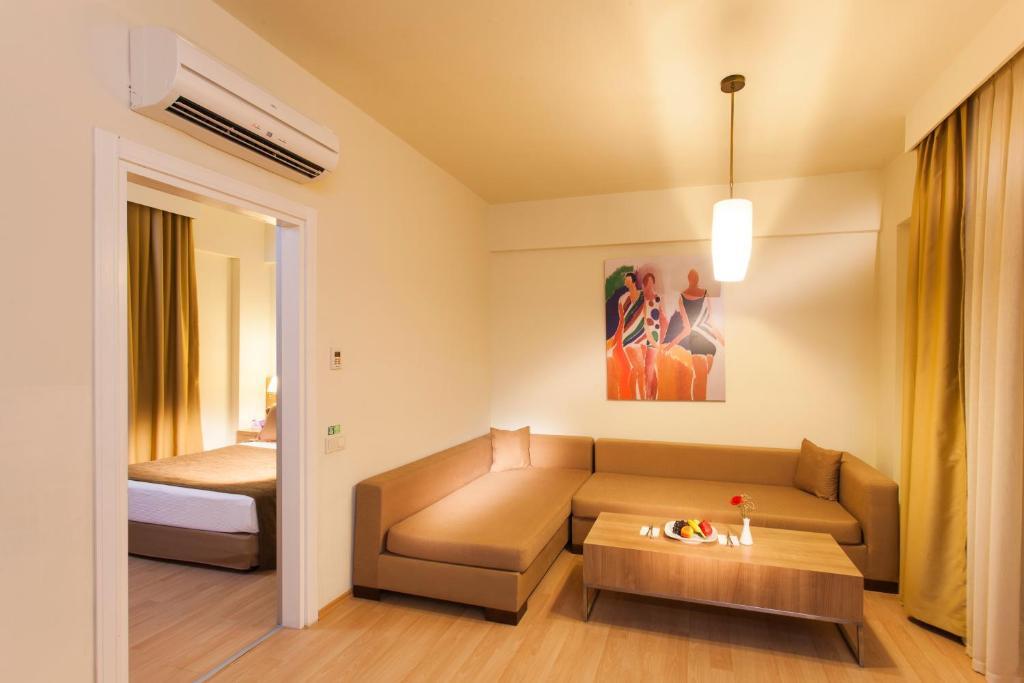Dream Family Club Hotel Side Room photo